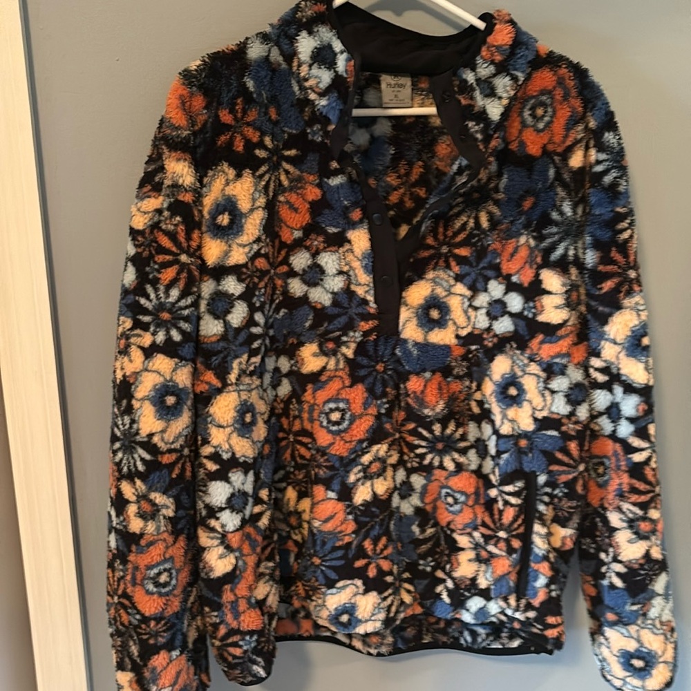 Hurley Pull Over